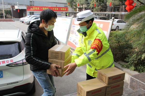 警队里的“大管家”：绵阳公安干警奋战“抗疫”保障线  解“逆行者”后顾之